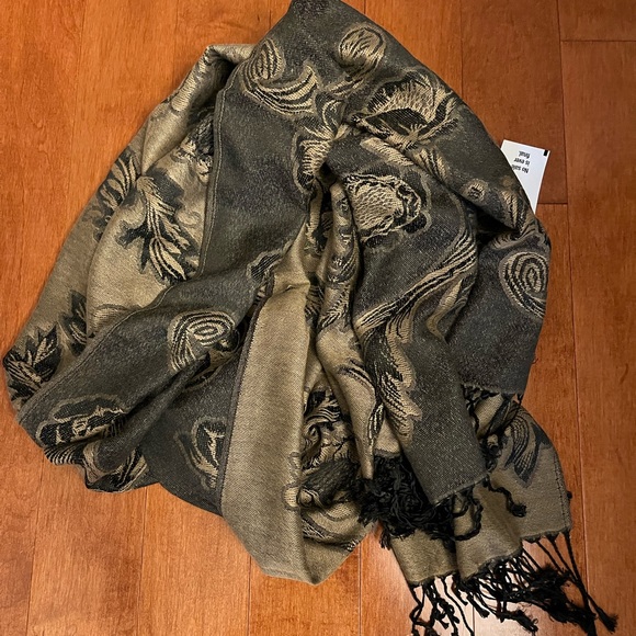 Cleo Scarf - Picture 1 of 7